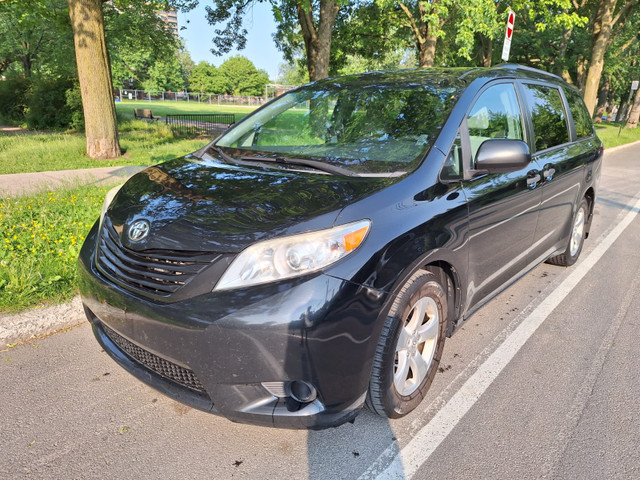 Toyota Sienna - 2017 - Very good condition dans Autos et camions  à Ville de Montréal - Image 2