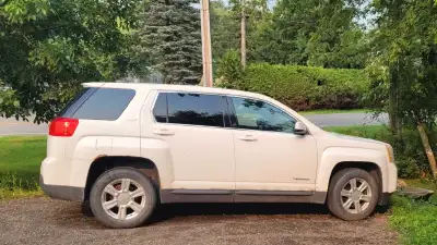 Je vends mon GMC Terrain 2015, un VUS fiable et confortable, parfait pour la ville comme pour les lo...
