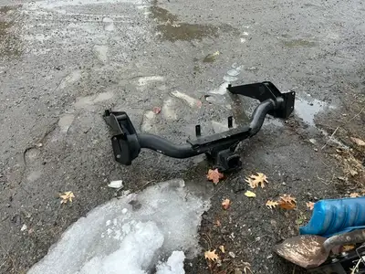 Class IV GM trailer hitch New #85665472 Fits 2020+ GM 2500 & 3500