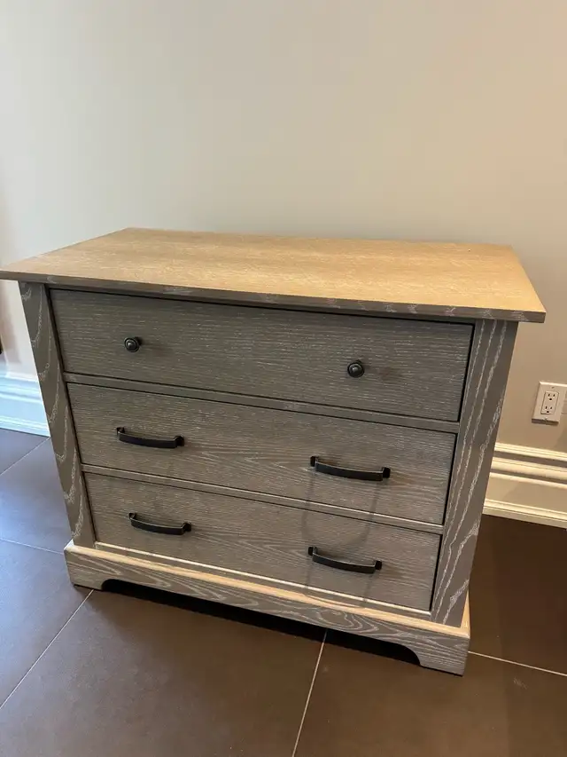 High-Quality Solid Wood 3-Drawer Dresser in Dressers & Wardrobes in City of Toronto - Image 7