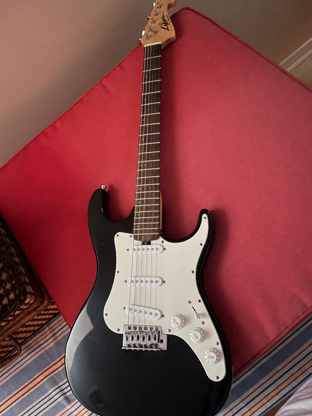 Electric Guitar and Amp  in Guitars in Markham / York Region
