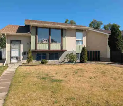 2/1 bedroom, 1/1 bath on Simpson Crescent SE. Built 1979, 870 sq feet main floor and approx the same...