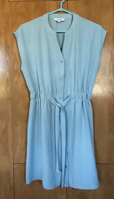 Robe SMALL COMME NEUVE – DISPO À LONGUEUIL, View more