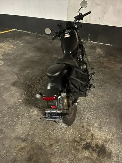 honda rebel 500 2023 for sale comes with mustang seat worth 600$ honda oem saddlebag 600$ aftermarke...