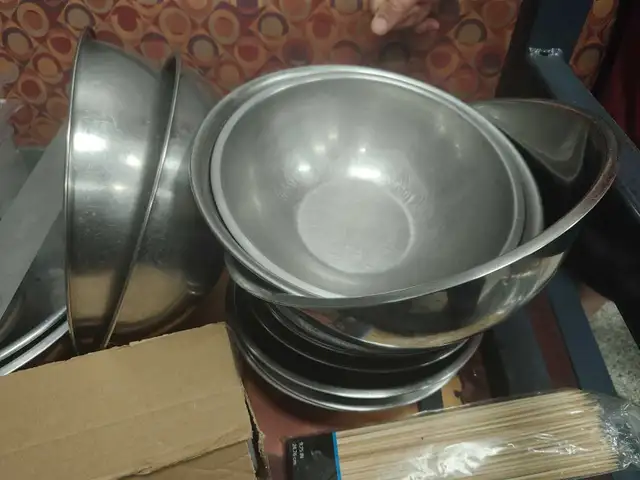 Commercial Restaurant Food Prep Containers and Metal Bowls in Industrial Kitchen Supplies in Laval / North Shore - Image 4