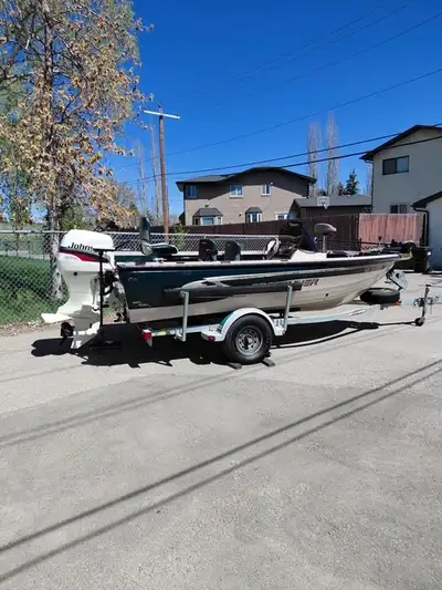 Crestliner 1650 Fishhawk SC 1998 One owner fishing boat in excellent condition. Stored indoors and c...
