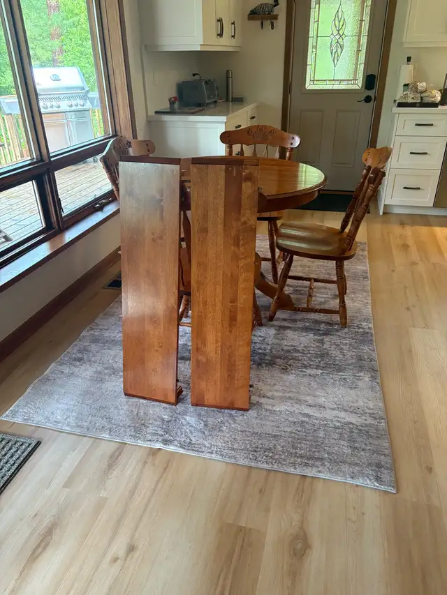 Maple  Dining Table & Chairs in Dining Tables & Sets in Barrie - Image 5