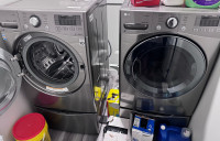 Washer and dryer with pedestal 