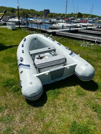Highfield Ultralite UL260 dinghy in excellent condition, includes seats, oars, cover, etc. Aluminum...