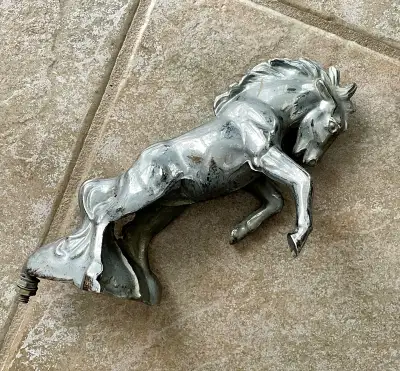 $65 OBO Bridgewater pickup or shipping at buyers expense Cash or e-transfer This vintage chrome hors...