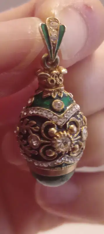 A BEAUTIFUL RARE 925 STERLING SILVER MALACHITE WITH ENAMEL RUSSIAN EGG PENDANT IT IS IN PERFECT COND...