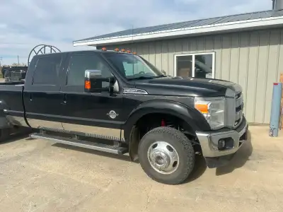 2013 F350 DRW Lariat in sound mechanical shape Never been in a accident, professional driven Bully d...
