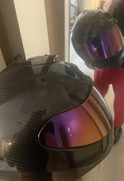 Scorpion EXO-R1 Air Carbon Fiber helmet. Size Large, shown in last photo. Barely worn, only 3 months...