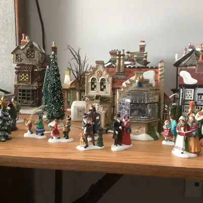 Dicken’s Christmas village (31 pieces), View more