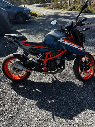 2024 KTM Duke driven very little excellent condition . IXIL USA exhaust . Message with any questions...