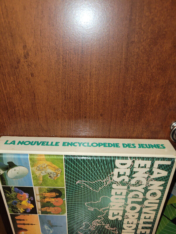 $5 Nouvelle Encyclopedie de Jeunes dans Livres jeunesse et ados  à Laval/Rive Nord - Image 2
