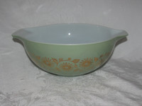 Pyrex Medallion Cinderella Bowl 443 - Promotional