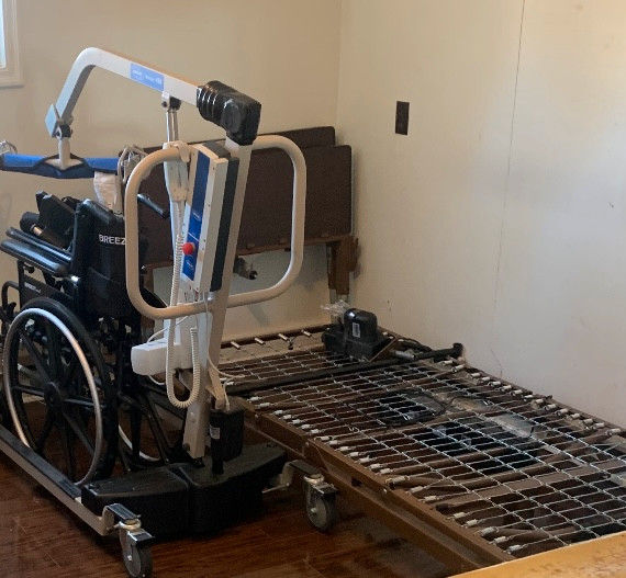 Hoyer Lift & Hospital Bed in Health & Special Needs in Corner Brook