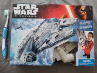 Star Wars Millennium Falcon model ship toy NEW