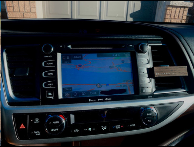2016 Toyota Highlander Limited in Cars & Trucks in Oshawa / Durham Region - Image 4