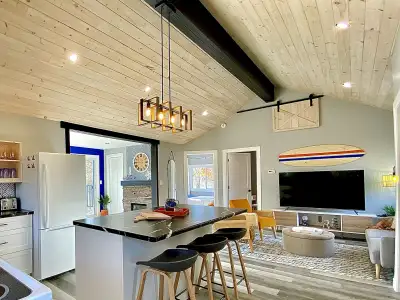 Welcome to our Creekside Cottage, where adventure meets relaxation! Our cottage is fully furnished a...