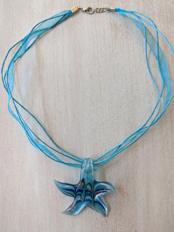 Genuine Murano Hand-BlownGlass Starfish Pendant /Necklace dans Bijoux et montres  à Laval/Rive Nord