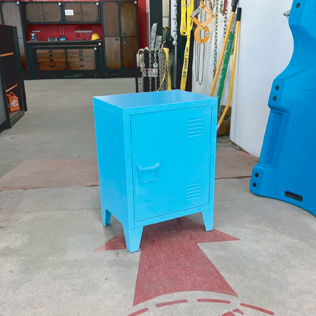 Petit meuble d'appoint casier bleu ou rouge dans Commodes et armoires  à Drummondville