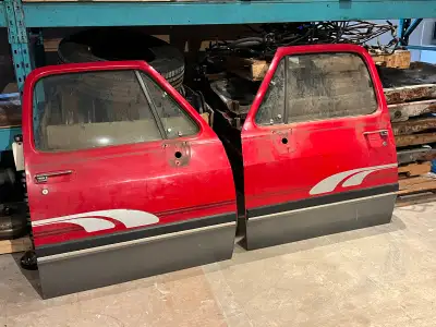 Selling a very nice set of 1993 power doors. These doors are from Texas and have a slight bit of sur...
