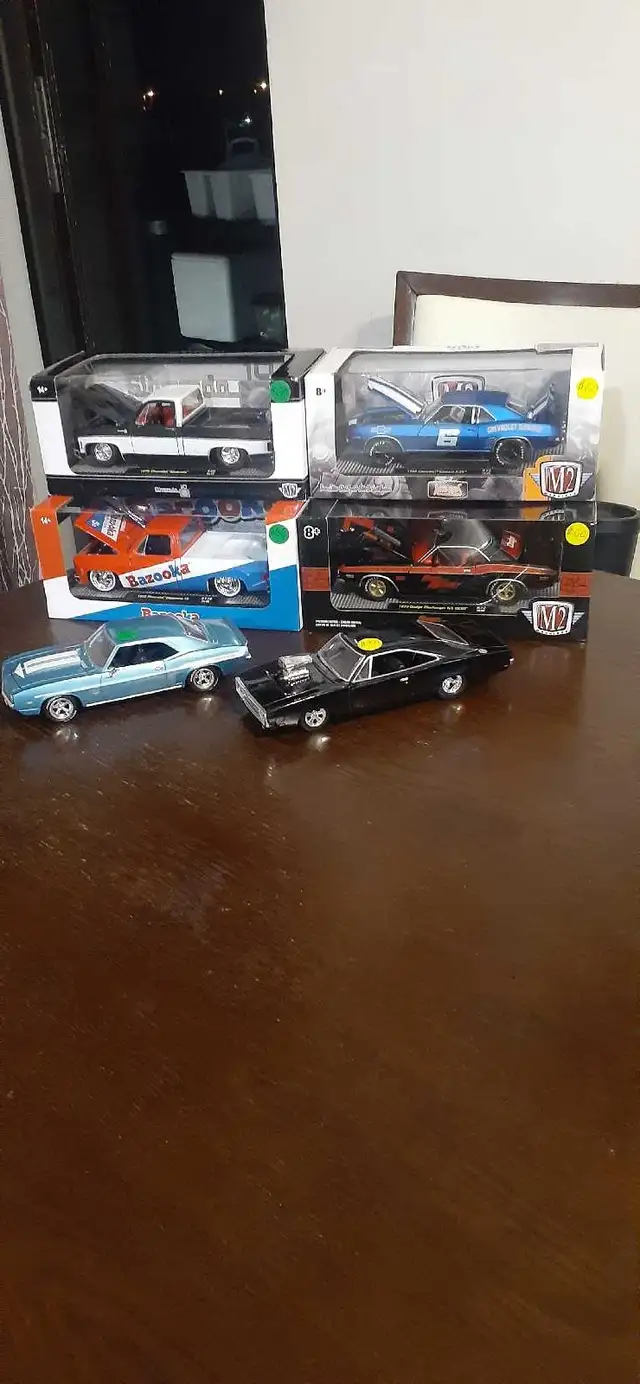30 diecast cars and trucks 1/24 scale in Arts & Collectibles in Hamilton - Image 2