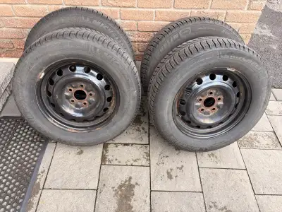 Set of 4 Michelin Xice3 Winter Tires on Rims Was previously on a Toyota Sienna Size: 215/65R16 Bolt...