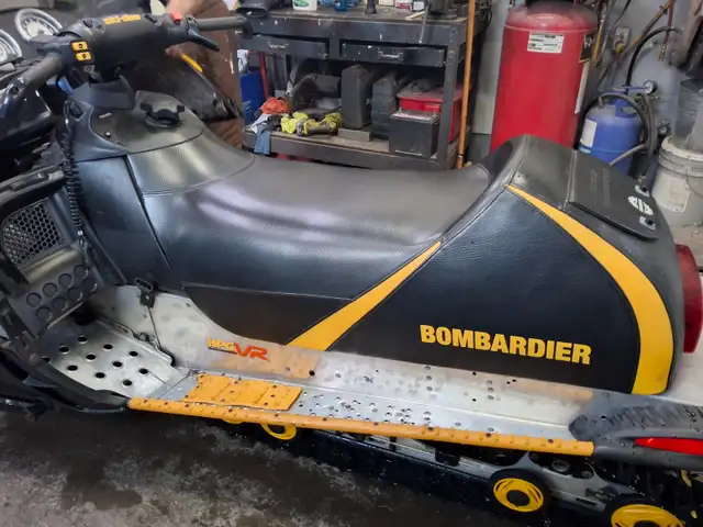 Skidoo MXZ in Snowmobiles in Belleville - Image 6