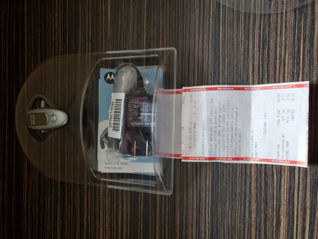 MOTOROLA BLUETOOTH HEADSET. BRAND NEW IN BOX. NEVER USED. in Cell Phone Accessories in Kelowna - Image 4