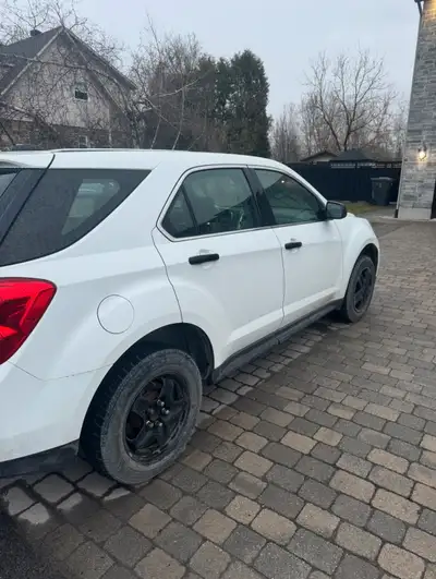 Découvrez ce Chevrolet Equinox 2015, un VUS fiable et confortable, parfait pour la ville et les aven...