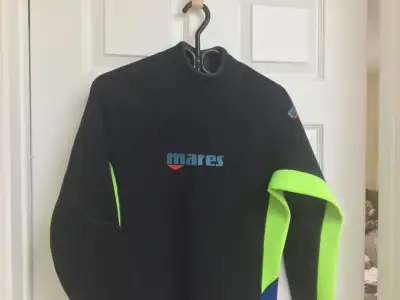 MARES 3 mm neoprene wet suite, M size ( 175 cm + ), in new condition.
