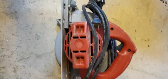 Milwaukee 8.25 circular saw in Power Tools in Oakville / Halton Region - Image 3