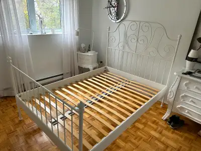 Lit double (sans matelas ), View more