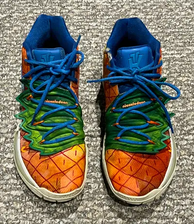 Nike Kyrie 5 Spongebob Pineapple House shoes. Bought when they were released in October 2019. Worn 3...