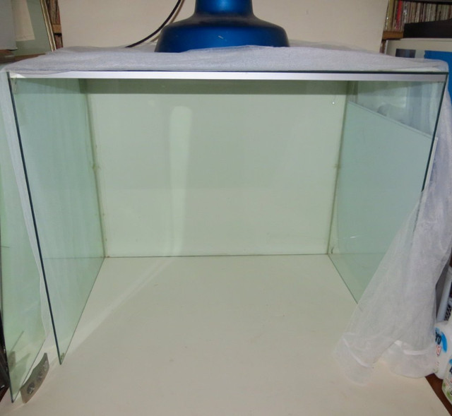 Protect/Showcase Your Items Used Glass Display 2x3x3' $33 in Hutches & Display Cabinets in St. Catharines - Image 2