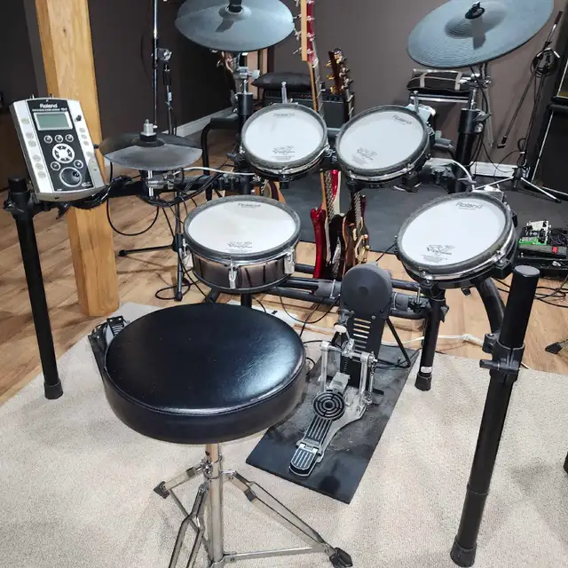 Roland TD9 Drum Set in Drums & Percussion in Markham / York Region - Image 2