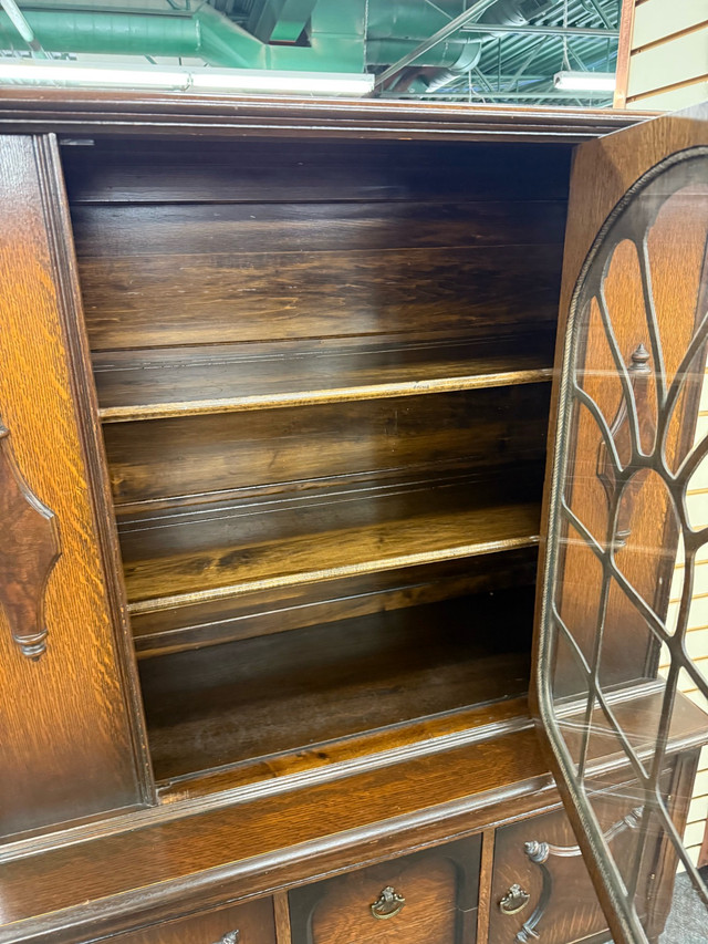 really nice solid wood display cabinet  in Hutches & Display Cabinets in Edmonton - Image 4