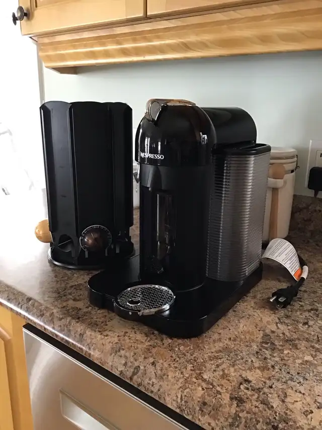 Machine à café Nespresso Vertuo par Breville, noir mat in Coffee Makers in Québec City - Image 3