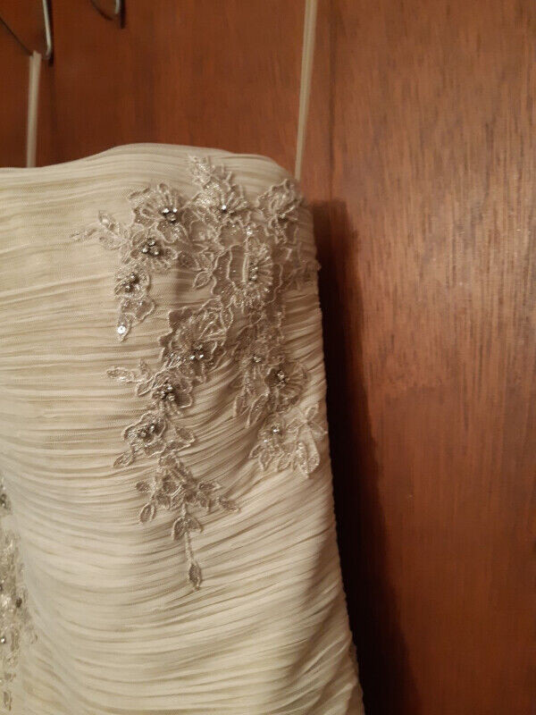 ~ FIRST $60 ~ Tara Keely Wedding Dress Size 0 - 2 ~ in Wedding in St. Catharines