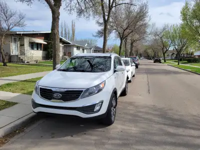 2nd owner, AWD Kia Sportage with 2.4L Non-turbo motor. More reliable than the turbo. Great on gas an...