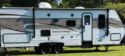 26BHS 2022 Autumn Ridge, very nice trailer like new , never been on the rd. since delivery, slept in...