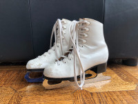Daoust  Ice Queen GIRL'S FIGURE SKATES  Size 11 Narrow Heel Fit