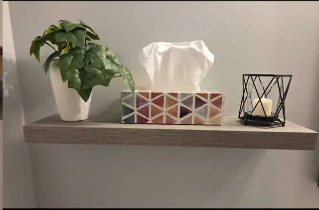 Floating wall shelf  in Home Décor & Accents in Ottawa - Image 2