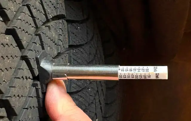 4 pneus d’hiver 225/65R17  in Tires & Rims in Laval / North Shore - Image 4