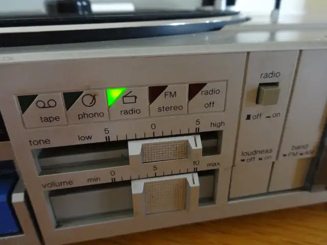 Panasonic SG-V300 Vintage(1983) Stereo Music System for sale in Stereo Systems & Home Theatre in Markham / York Region - Image 6