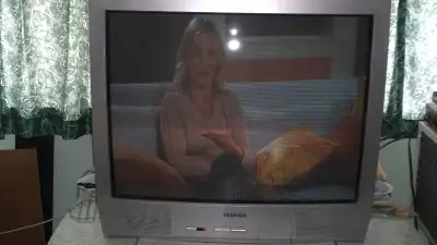 Excellent condition with remote. Dimensions : 30" W x 26" H x 23" Deep. Hookups via RCA jacks, no HD...