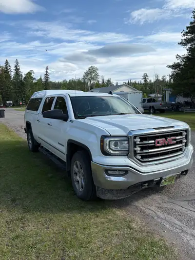 2017 GMC sierra 1500 185kms Leather Heated seats Power seats Power mirrors Leer canopy 6 seater Read...